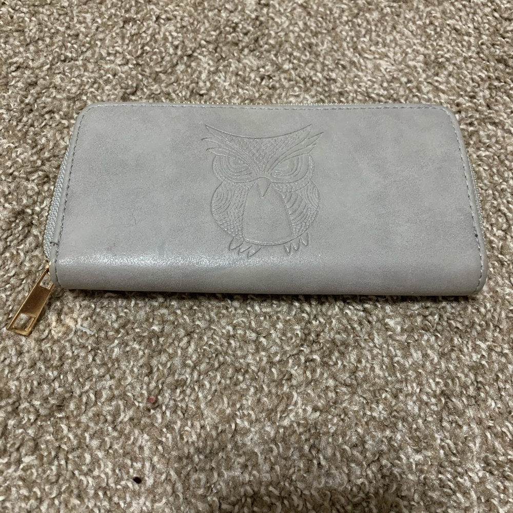 Grey wallet with embossed owl print